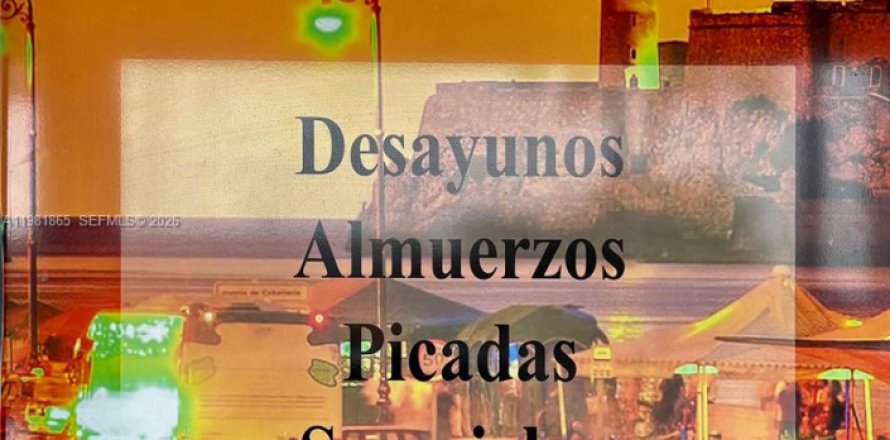 Commercial property in Hialeah, Florida № 2043086