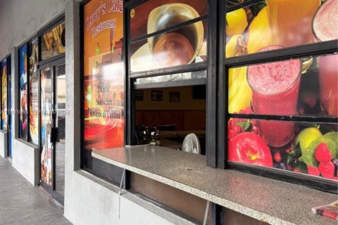 Commercial property in Hialeah, Florida № 2043086 - photo 2