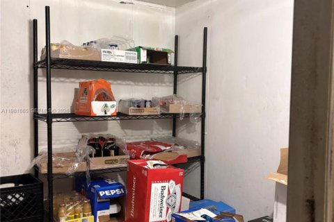 Commercial property in Hialeah, Florida № 2043086 - photo 17