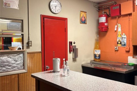 Commercial property in Hialeah, Florida № 2043086 - photo 8