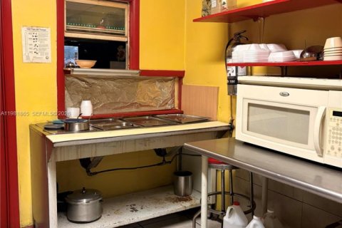 Commercial property in Hialeah, Florida № 2043086 - photo 14