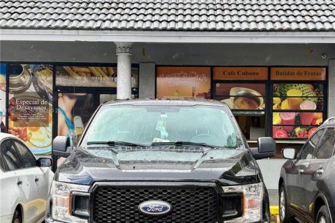 Commercial property in Hialeah, Florida № 2043086 - photo 3