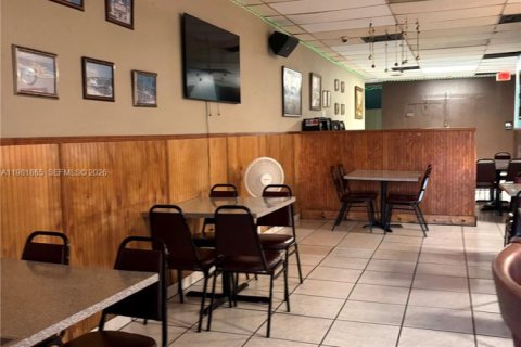 Commercial property in Hialeah, Florida № 2043086 - photo 6