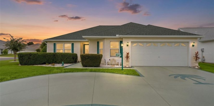 Villa ou maison à The Villages, Floride 3 chambres, 151.62 m2 № 2400366