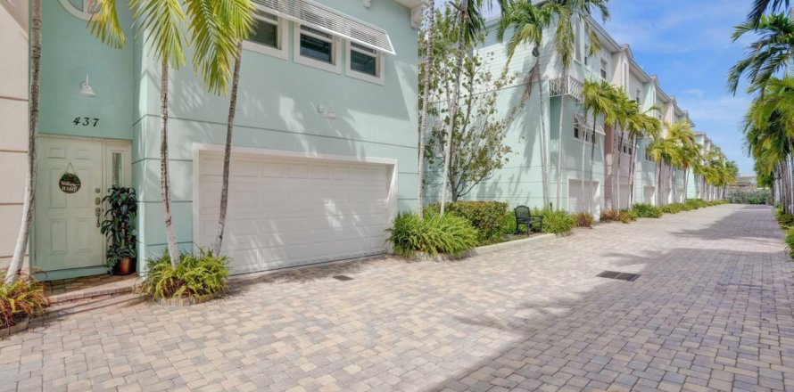 Townhouse in Pompano Beach, Florida 4 bedrooms, 195.47 sq.m. № 1098680