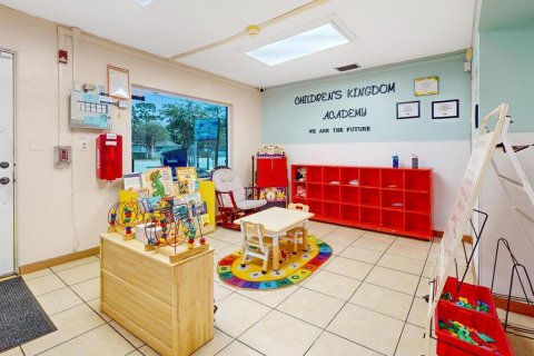 Propiedad comercial en venta en Orlando, Florida, 238.48 m2 № 1795665 - foto 5