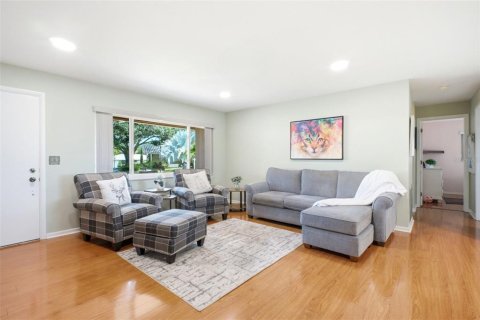 House in Palm Harbor, Florida 2 bedrooms, 110.65 sq.m. № 2150175 - photo 8