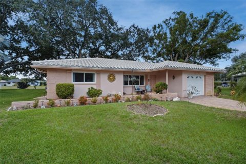 House in Palm Harbor, Florida 2 bedrooms, 110.65 sq.m. № 2150175 - photo 2