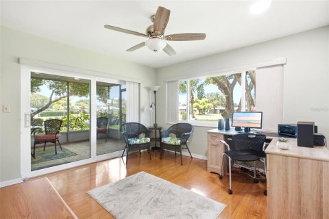 House in Palm Harbor, Florida 2 bedrooms, 110.65 sq.m. № 2150175 - photo 15