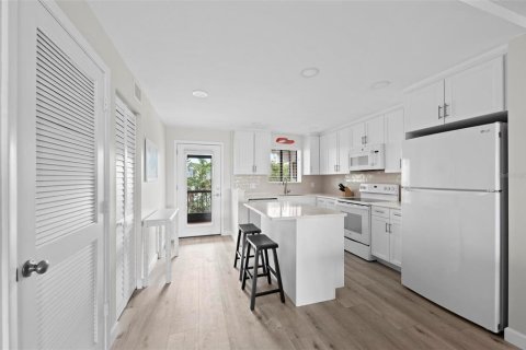 Condominio en alquiler en Sarasota, Florida, 2 dormitorios, 96.25 m2 № 1540204 - foto 13