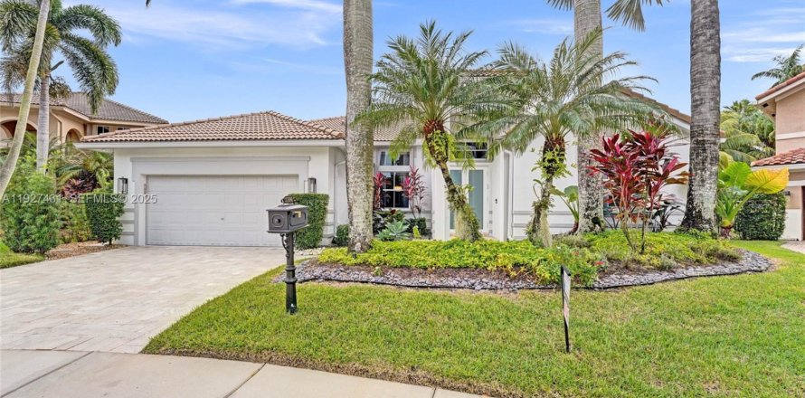 Дом в Уэстон, Флорида 5 спален, 306.39м2 № 1990174