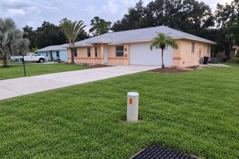 Casa en Port Charlotte, Florida 3 dormitorios, 121.89 m2 № 2386690