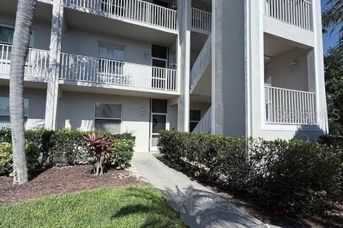 Condominio en alquiler en Sarasota, Florida, 2 dormitorios, 115.01 m2 № 1655656 - foto 1