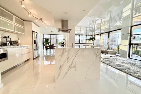 Condo in Hallandale Beach, Florida, 2 bedrooms  № 1997981