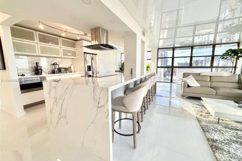 Condo in Hallandale Beach, Florida, 2 bedrooms № 1997981 - photo 23