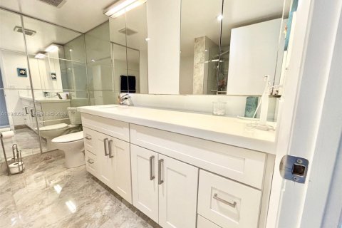 Condo in Hallandale Beach, Florida, 2 bedrooms № 1997981 - photo 17