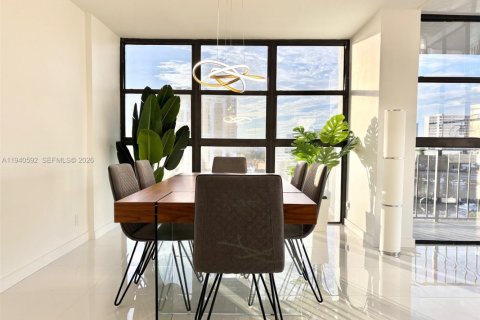 Condo in Hallandale Beach, Florida, 2 bedrooms № 1997981 - photo 24