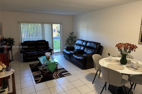 Copropriété à vendre à Miami, Floride: 2 chambres, 74.69 m2 № 1976743 - photo 2
