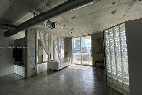 Снять в аренду кондоминиум в Майами, Флорида 2 спальни, 89.46м2, № 1990845 - фото 1