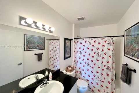 Снять в аренду кондоминиум в Майами, Флорида 2 спальни, 89.46м2, № 1990845 - фото 10