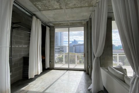 Снять в аренду кондоминиум в Майами, Флорида 2 спальни, 89.46м2, № 1990845 - фото 5