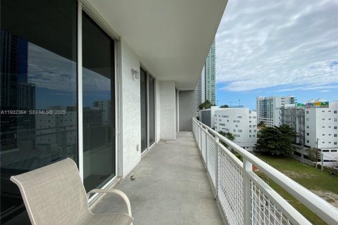 Снять в аренду кондоминиум в Майами, Флорида 2 спальни, 89.46м2, № 1990845 - фото 12