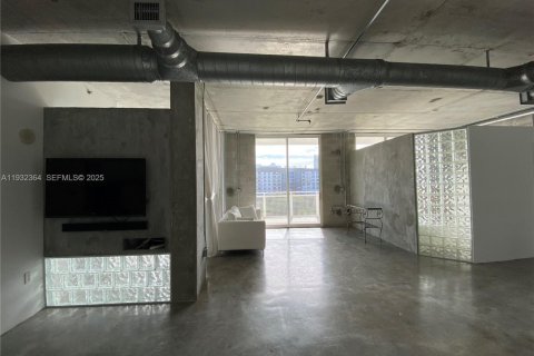 Снять в аренду кондоминиум в Майами, Флорида 2 спальни, 89.46м2, № 1990845 - фото 2