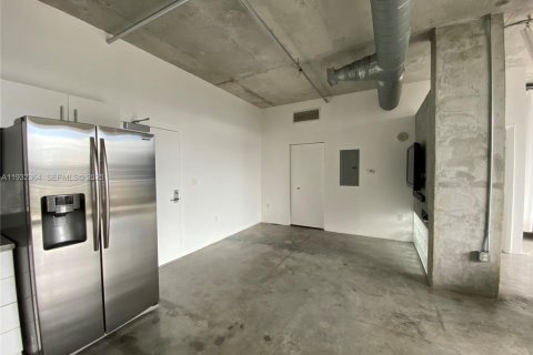 Снять в аренду кондоминиум в Майами, Флорида 2 спальни, 89.46м2, № 1990845 - фото 3