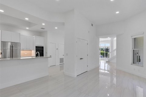 Touwnhouse à vendre à Aventura, Floride: 5 chambres, 297.29 m2 № 1870036 - photo 5