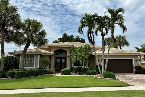 House in Boynton Beach, Florida 3 bedrooms, 219.25 sq.m. № 1871303 - photo 1