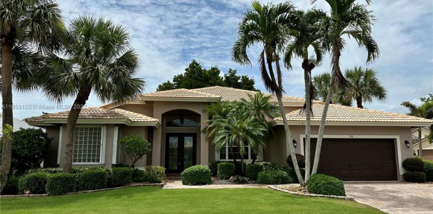 House in Boynton Beach, Florida 3 bedrooms, 219.25 sq.m. № 1871303