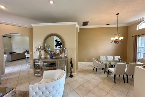House in Boynton Beach, Florida 3 bedrooms, 219.25 sq.m. № 1871303 - photo 11