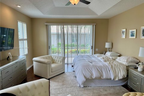 House in Boynton Beach, Florida 3 bedrooms, 219.25 sq.m. № 1871303 - photo 18