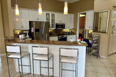 House in Boynton Beach, Florida 3 bedrooms, 219.25 sq.m. № 1871303 - photo 30