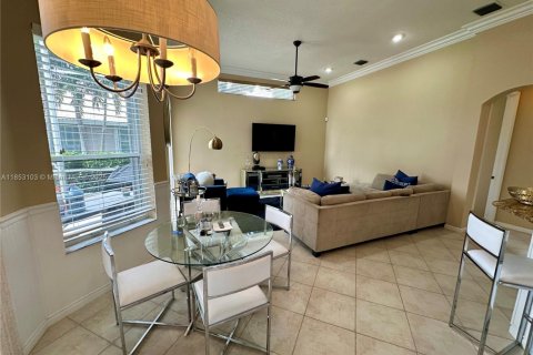 House in Boynton Beach, Florida 3 bedrooms, 219.25 sq.m. № 1871303 - photo 14