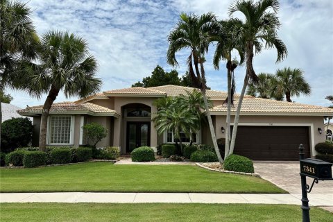 House in Boynton Beach, Florida 3 bedrooms, 219.25 sq.m. № 1871303 - photo 2