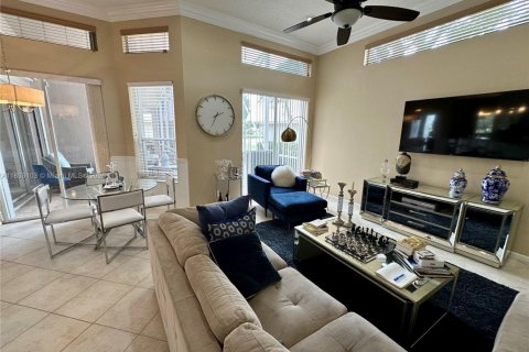 House in Boynton Beach, Florida 3 bedrooms, 219.25 sq.m. № 1871303 - photo 16