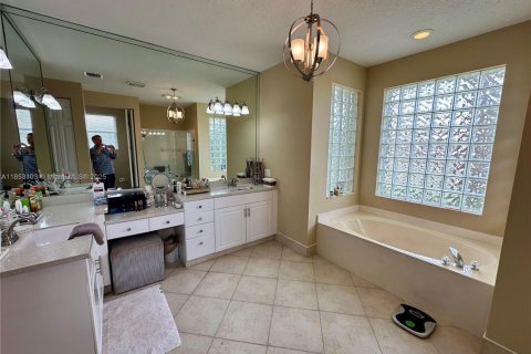 House in Boynton Beach, Florida 3 bedrooms, 219.25 sq.m. № 1871303 - photo 24