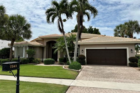 House in Boynton Beach, Florida 3 bedrooms, 219.25 sq.m. № 1871303 - photo 3