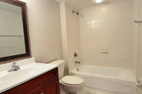 Copropriété à vendre à Miami, Floride: 2 chambres, 91.42 m2 № 2064607 - photo 15