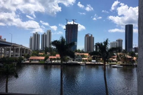 Condominio en venta en Aventura, Florida, 1 dormitorio, 97.55 m2 № 1987839 - foto 4