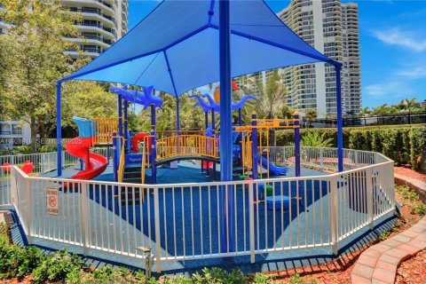 Condominio en venta en Aventura, Florida, 1 dormitorio, 97.55 m2 № 1987839 - foto 3