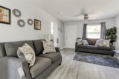 House in Haines City, Florida 3 bedrooms, 102.75 sq.m. № 1908894 - photo 6