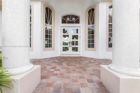 Casa en venta en Davie, Florida, 5 dormitorios, 423.26 m2 № 1933033 - foto 12