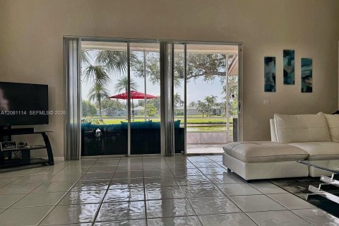 Villa ou maison à louer à Boynton Beach, Floride: 3 chambres, 166.02 m2 № 2340502 - photo 8