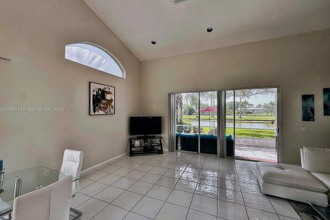 Villa ou maison à louer à Boynton Beach, Floride: 3 chambres, 166.02 m2 № 2340502 - photo 6