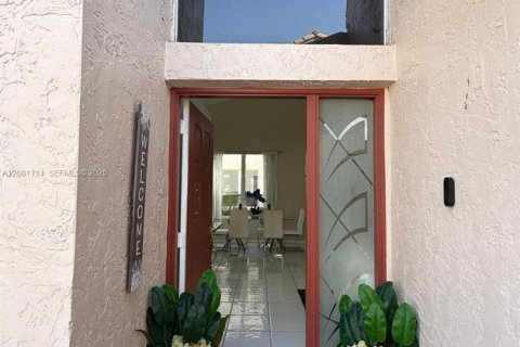 Villa ou maison à louer à Boynton Beach, Floride: 3 chambres, 166.02 m2 № 2340502 - photo 4
