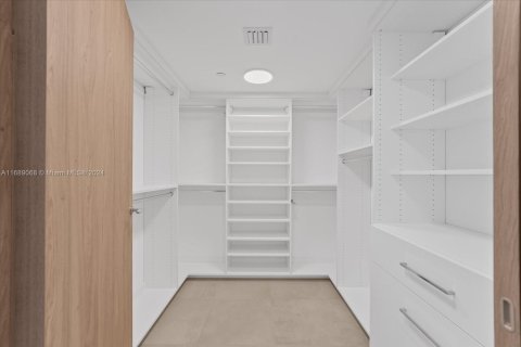 Купить кондоминиум в Бей-Харбор-Айлендс, Флорида 3 спальни, 287.72м2, № 1710382 - фото 19