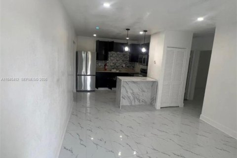 Casa en alquiler en West Park, Florida, 2 dormitorios, 134.89 m2 № 2003185 - foto 4