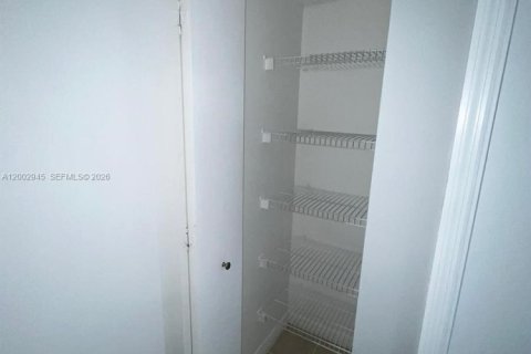 Снять в аренду кондоминиум в Тамарак, Флорида 2 спальни, 87.24м2, № 2066444 - фото 19